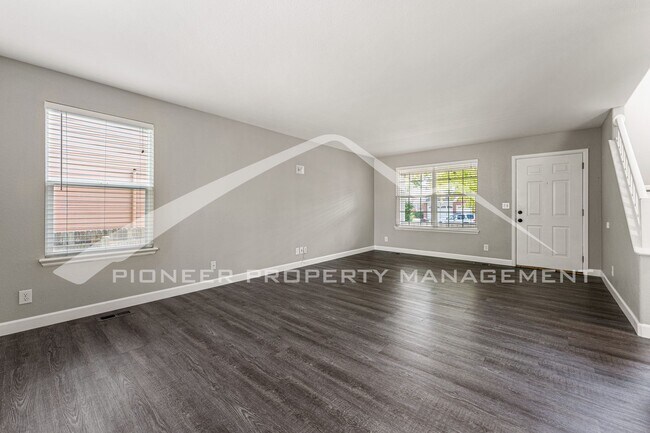 Foto del edificio - Single Family Home with 2 Car Garage and Central Air!
