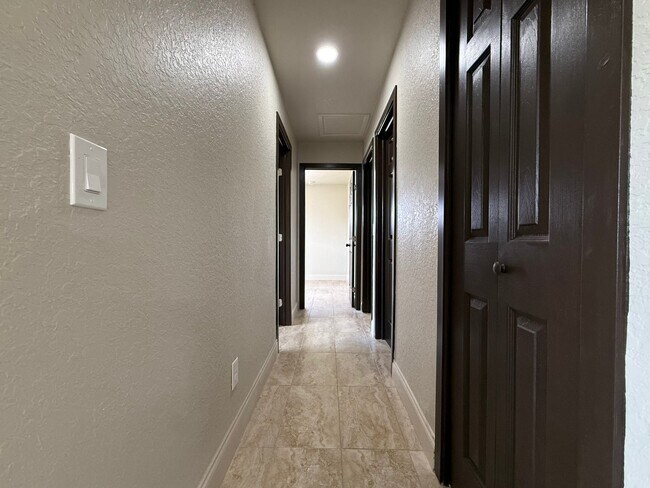 Foto del edificio - 4049 Castlegate Dr