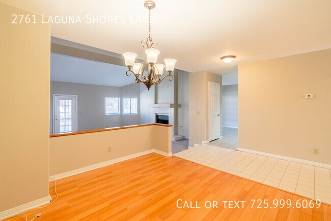 Foto del edificio - 2761 Laguna Shores Ln