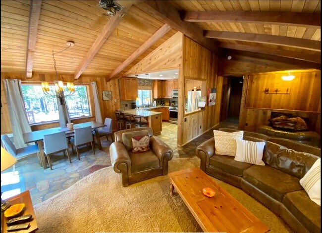 Foto del edificio - 12250 Snowpeak Way