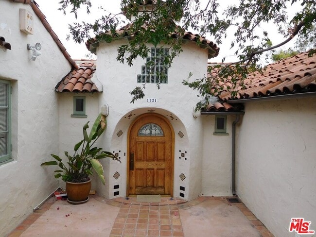 Building Photo - 1621 Silverwood Terrace