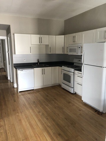 Foto del edificio - 2550 W Augusta Blvd