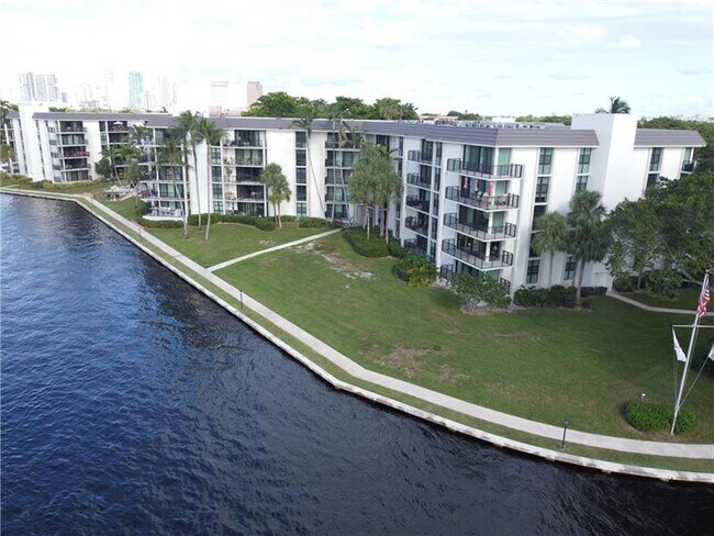 Foto del edificio - 900 River Reach Dr