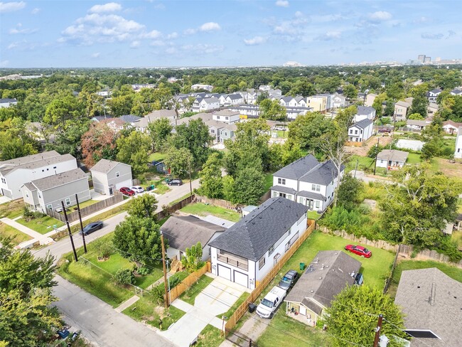 Foto del edificio - 6742 Madrid St