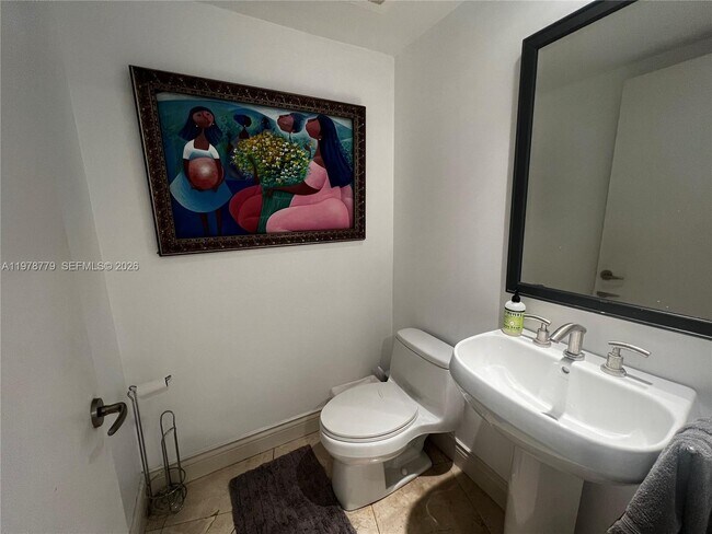 Building Photo - 901 Brickell Key Blvd