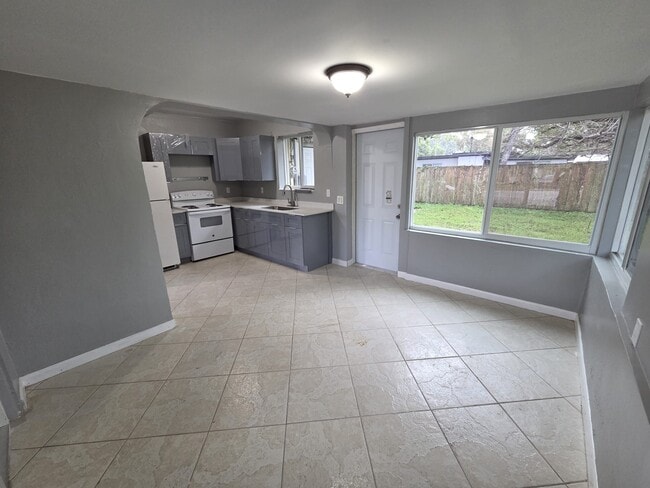 Building Photo - 5720 Cleveland St