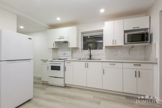 Photo du bâtiment - Rare 2 Bedroom Suite  in Great  Sardis Loc...