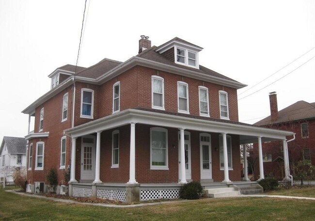 Building Photo - 3 br, 1 bath House - 134 EAST HARRISBURG AVE.