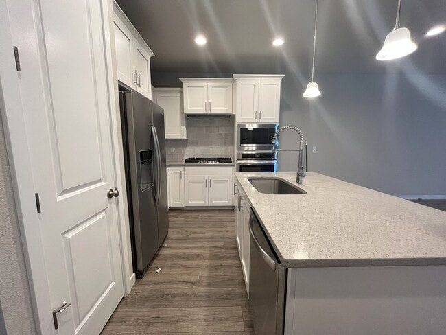 Building Photo - Stylish Comfort & Smart Design in the Hear...