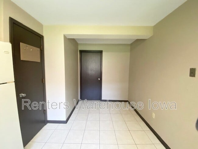 Building Photo - 7415 Wilshire Blvd