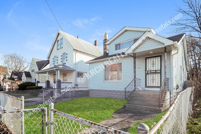 Building Photo - 3-Bed 1-Bath Home with Basement