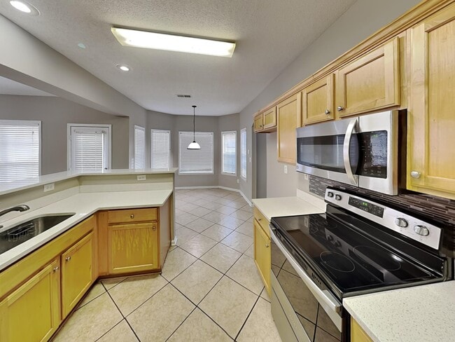 Foto del edificio - 8165 Fallen Bridge Ln