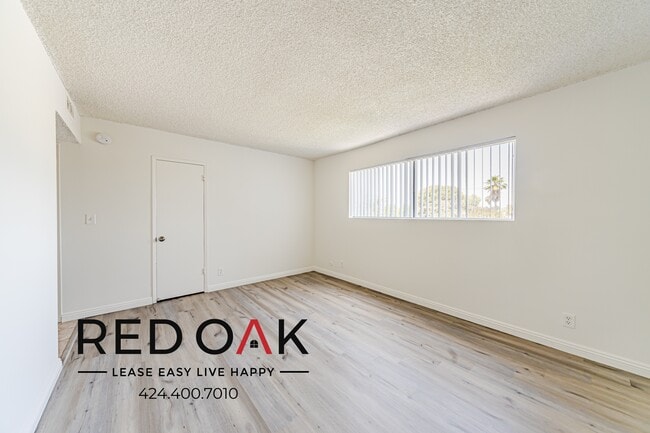 Foto del edificio - 10741 Moorpark St