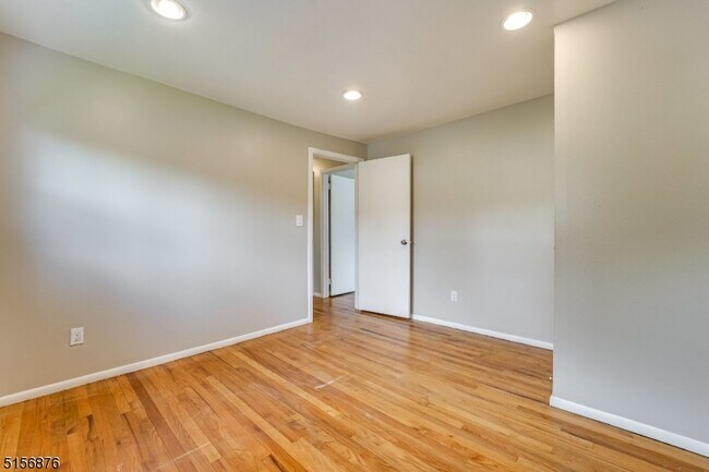 Building Photo - 428 Midland Ave