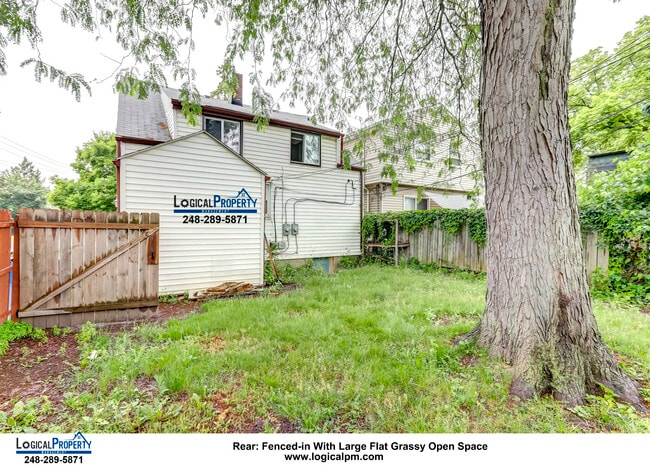 Building Photo - 2/1.5 Upper Flat w/Fncd-in Yrd,Frdg,Stv,Mc...
