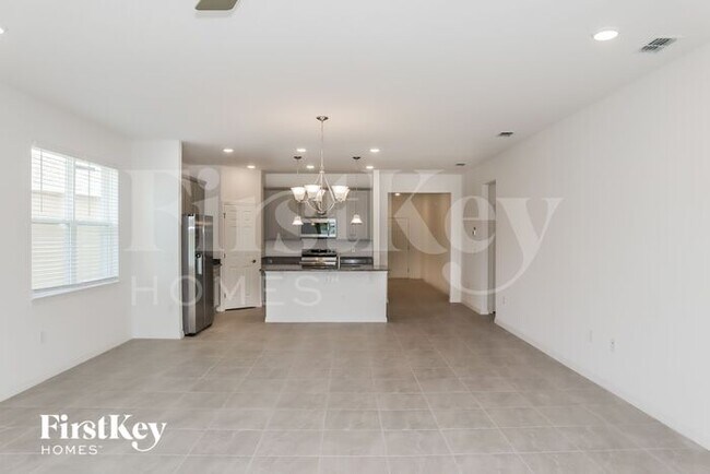 Foto del edificio - 3208 John Young Pkwy