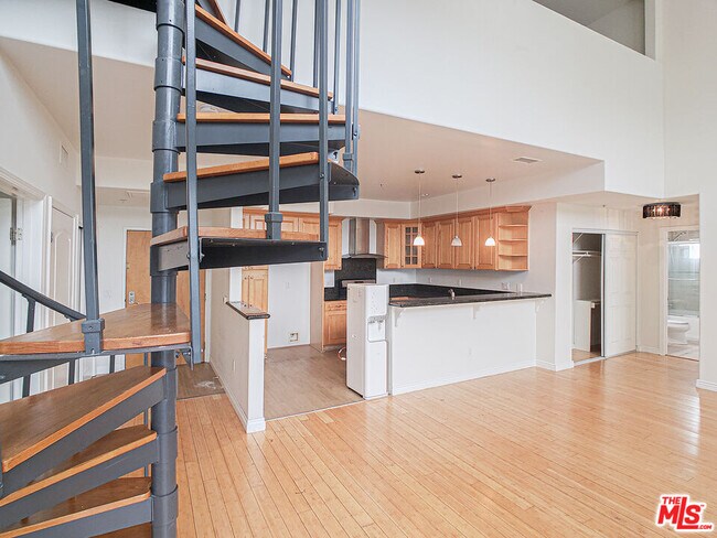 Foto del edificio - 1042 S Kingsley Dr