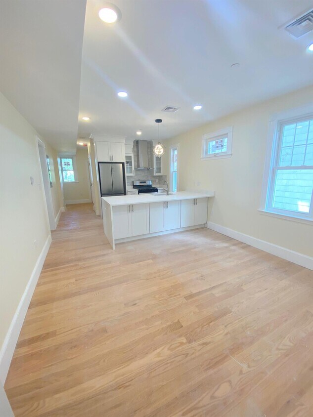 Foto principal - 32 Putnam Ave