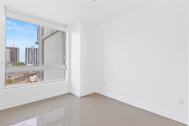 Foto del edificio - 350 S Miami Ave