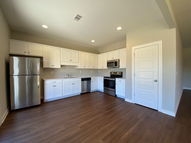 Building Photo - Home for Rent in Tuscaloosa, AL!!! Availab...