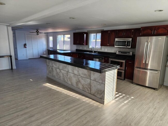 Building Photo - 1055 Pardre Esclante Dr