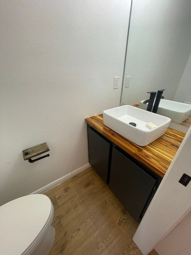 Foto del edificio - Beautiful Two Bedroom Home!