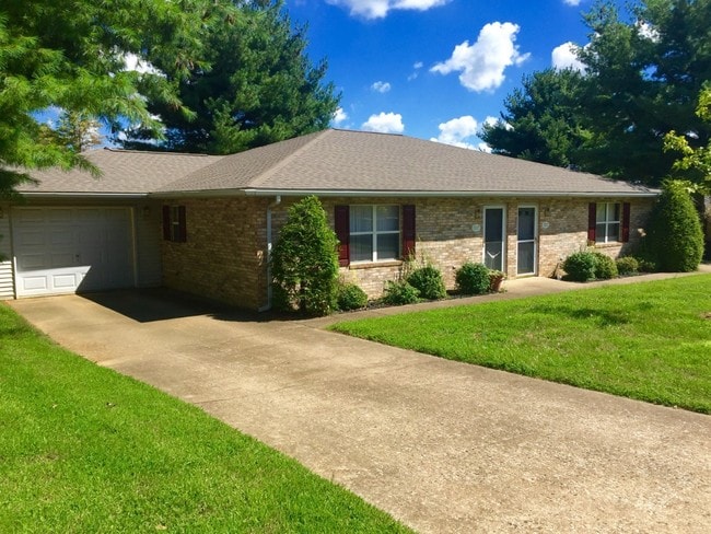 Building Photo - 1508 Blue Bonnet St