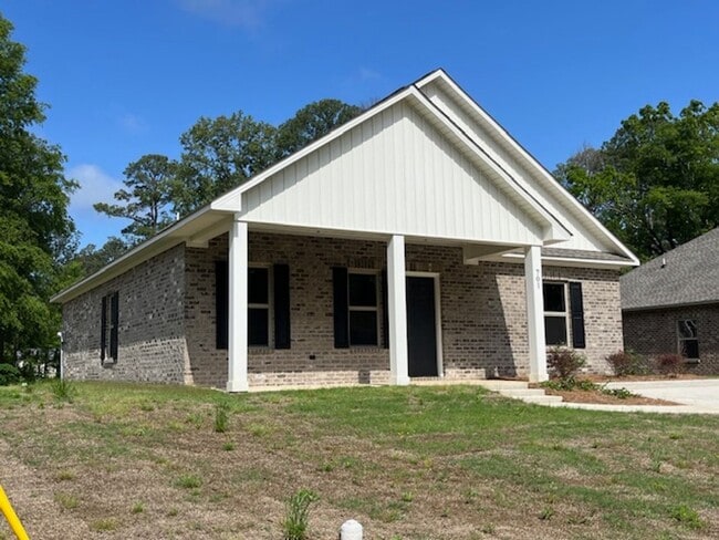 Building Photo - 3 BEDROOM 2 BATH HOME FOR RENT NEAR JOYNER...
