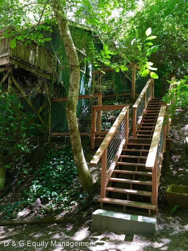 Building Photo - 2 br, 2 bath House - 15034 Rio Nido Road