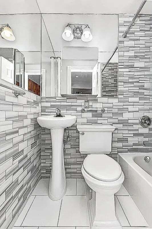 Foto del edificio - 438 W 52nd St