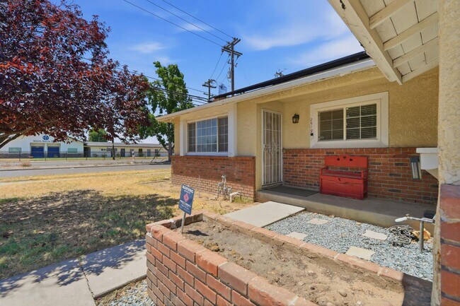 Building Photo - 2519 E Buckingham Way