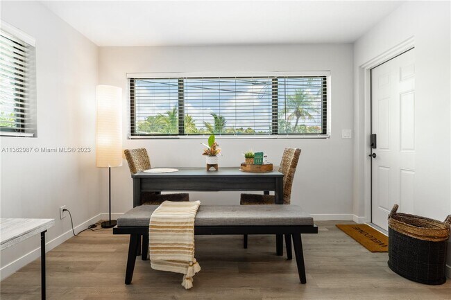 Foto del edificio - 2520 NE 12th St