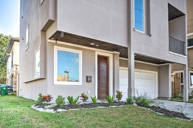 Photo - 6403 Bowling Green St House