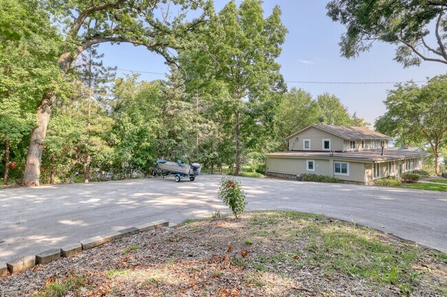Building Photo - W296N2920 Franciscan Rd