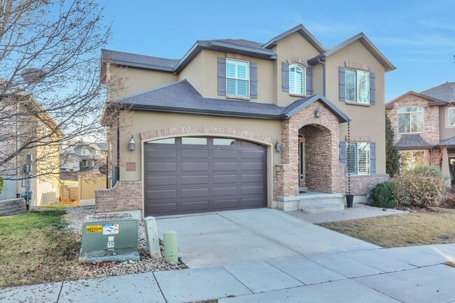 Building Photo - Unique 2 Story Home w attached 2 car