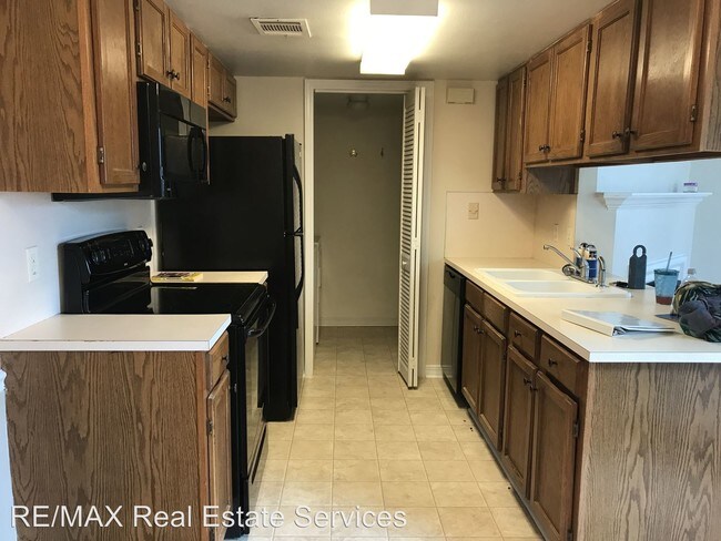 Building Photo - 2 br, 1 bath House - 261 Settler's Park