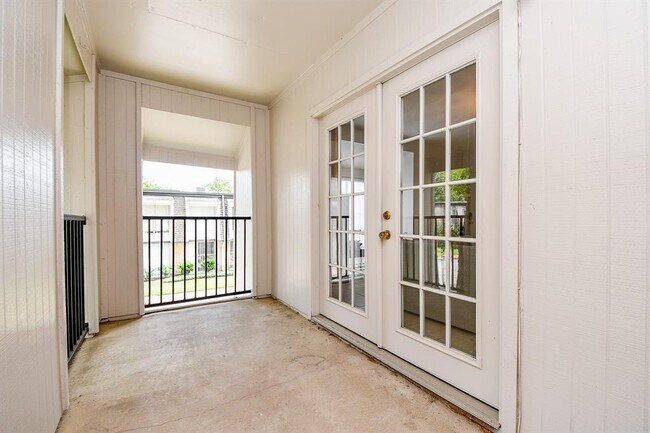 Building Photo - 12633 Memorial Dr