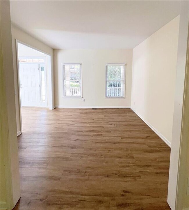 Building Photo - 350 Laurel Glen Crossing