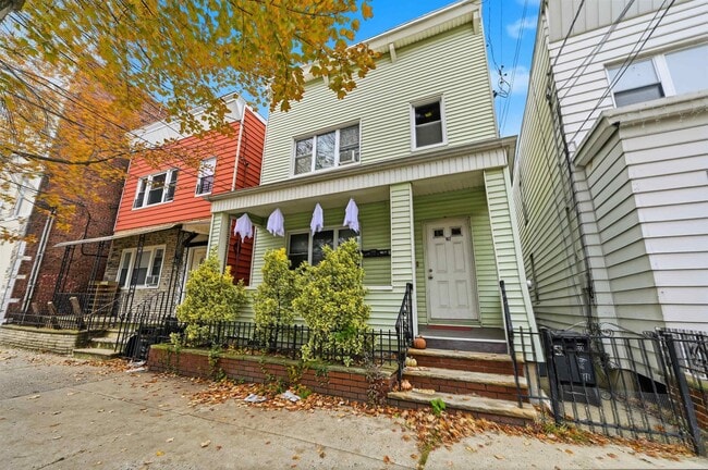 Building Photo - 182 Avenue F