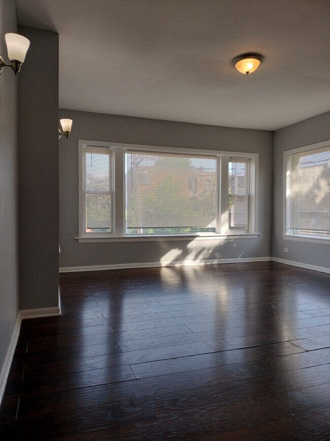 Foto del edificio - 2525 E 72nd Pl