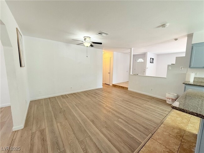 Foto del edificio - 6438 Lori Ct