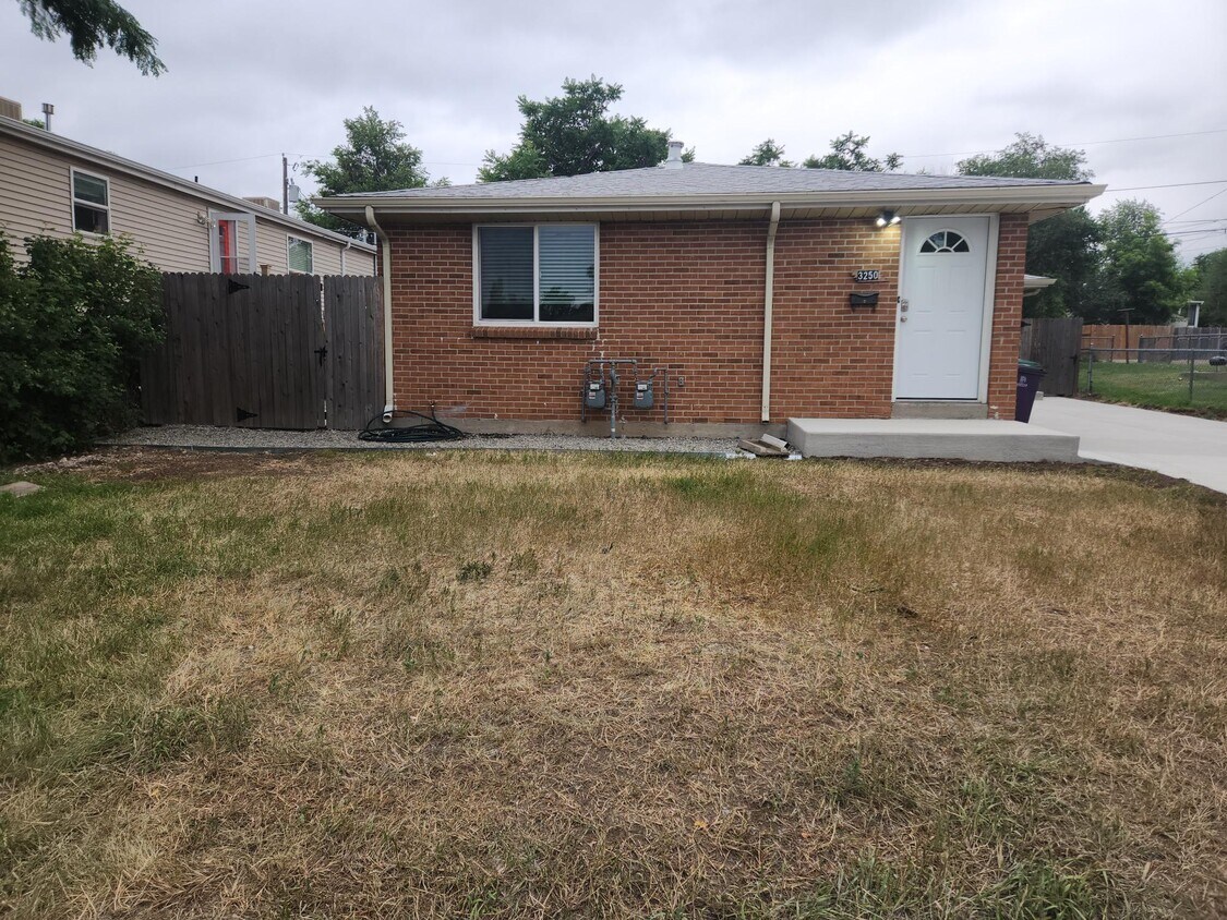 Foto principal - 3250 W Custer Pl