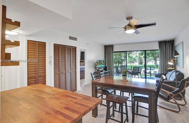 Foto del edificio - 6060 S Falls Cir Dr