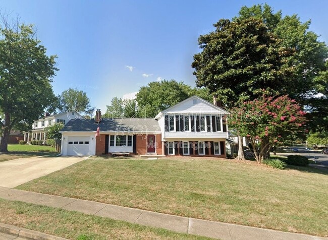 Photo - 5900 Sandringham Ct House