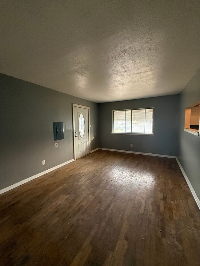 Foto del edificio - Super Cozy 2 Bedroom 1 Bath AVAILABLE NOW!!