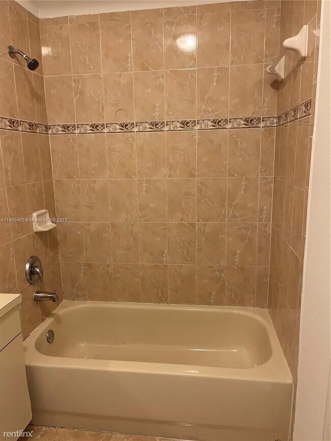 Building Photo - 4 br, 2.5 bath House - 13865 SW 275th St 1...