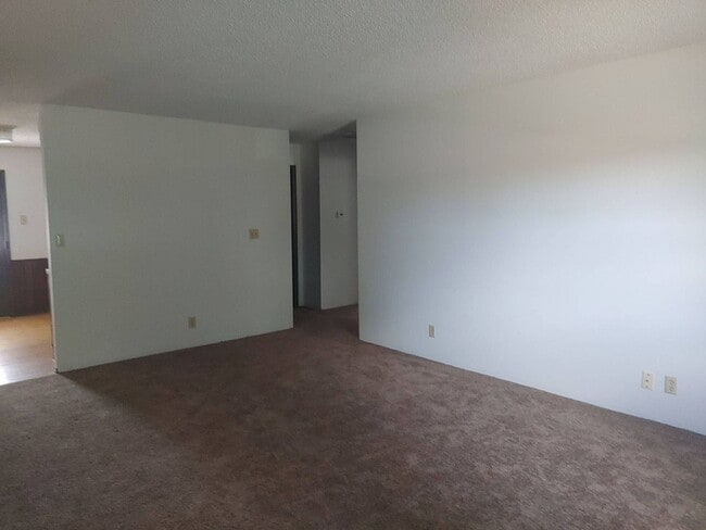 Building Photo - 522 Boxwood Dr