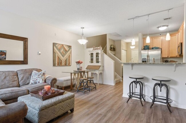 Building Photo - 680 N 2nd St