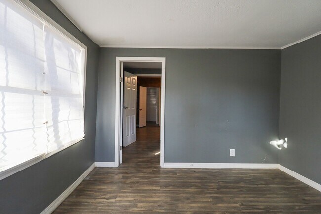 Building Photo - 1 Bed | 1 Bath in Midtown Tulsa!