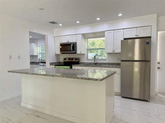 Building Photo - 1617 Birch St